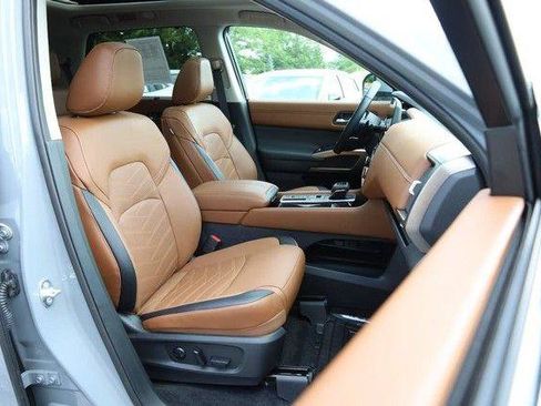 Used 2025 Nissan Pathfinder Platinum w/ Cargo Package FWD image 32