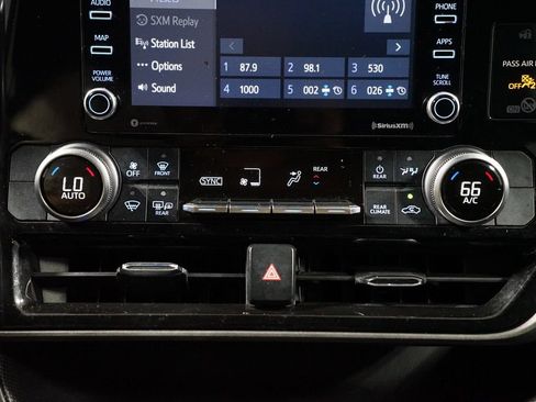 Used 2021 Toyota Highlander L FWD image 18