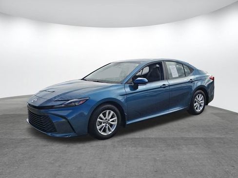 Used 2025 Toyota Camry LE image 7