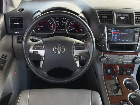Used 2013 Toyota Highlander Limited FWD image 16