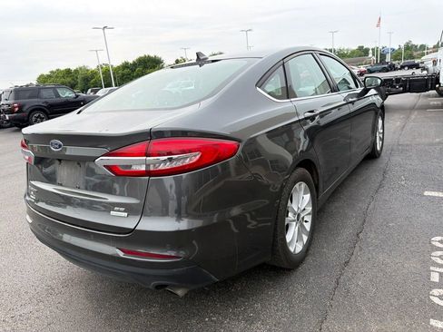 Used 2019 Ford Fusion SE FWD image 4