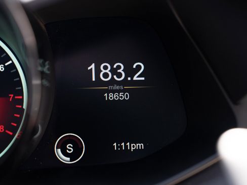 Used 2021 Aston Martin V8 Vantage Roadster RWD image 24