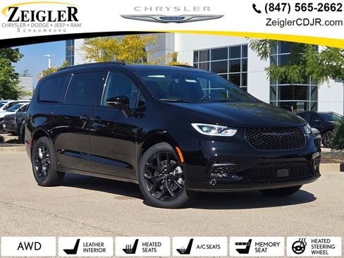 New 2026 Chrysler Pacifica Limited w/ S Appearance Package image 1