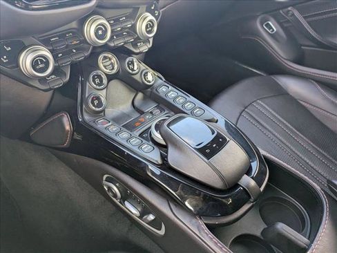 Used 2021 Aston Martin V8 Vantage Roadster image 12