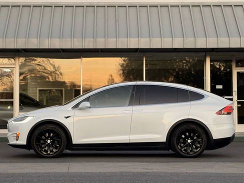 Used 2018 Tesla Model X 100D image 6