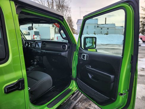 Used 2018 Jeep Wrangler Unlimited Sport S image 39