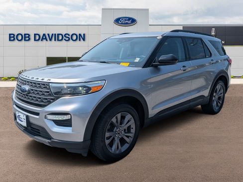 Certified 2022 Ford Explorer XLT w/ Equipment Group 202A AWD/4WD image 1
