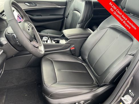 New 2025 Jeep Grand Cherokee Limited w/ Black Appearance Package image 19