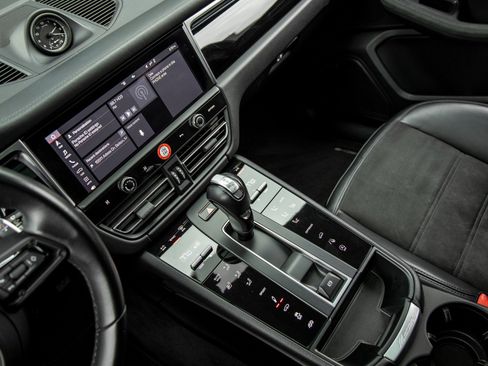 Used 2023 Porsche Macan GTS image 32