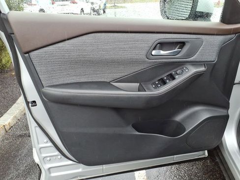 Used 2021 Nissan Rogue SV AWD/4WD image 13