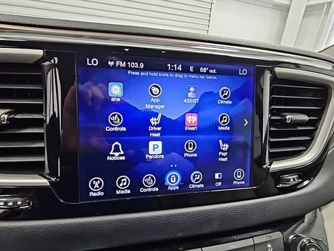 Used 2017 Chrysler Pacifica Touring-L w/ Tire & Wheel Group image 16