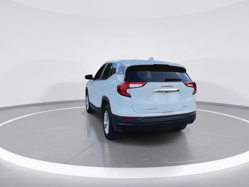 Used 2024 GMC Terrain SLE AWD/4WD image 9