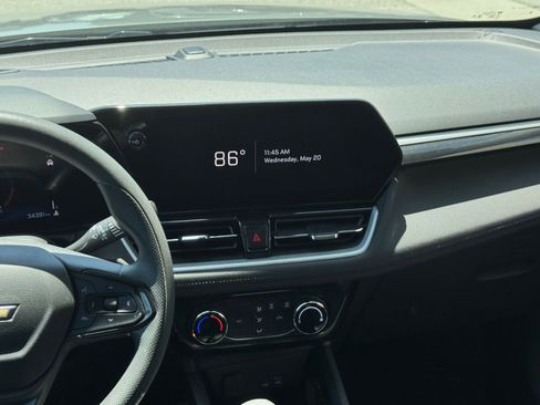 Used 2025 Chevrolet TrailBlazer LT FWD image 17