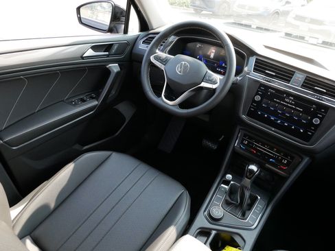 Certified 2023 Volkswagen Tiguan SE AWD/4WD image 9