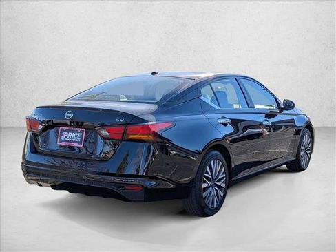 Used 2024 Nissan Altima 2.5 SV image 5