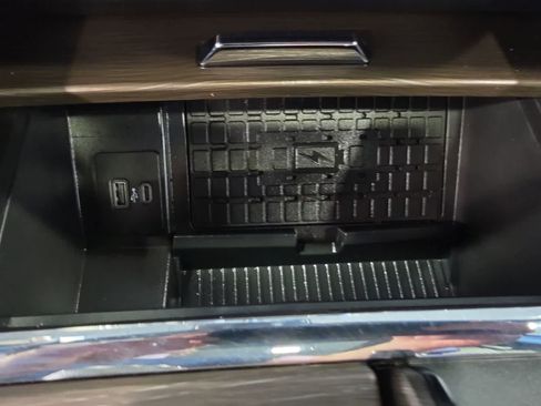 Used 2022 Ford Expedition Limited AWD/4WD image 25