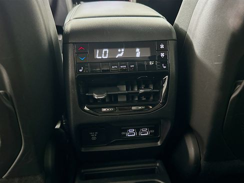 Used 2023 Jeep Grand Cherokee L Limited AWD/4WD image 27