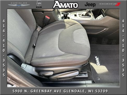 Used 2015 Jeep Cherokee Latitude FWD image 12