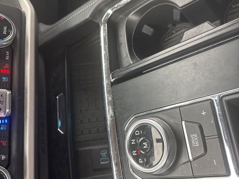 Used 2024 Ford Expedition XLT image 17