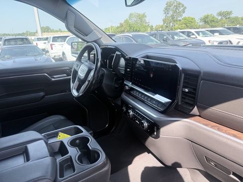 Used 2022 GMC Sierra 1500 SLT AWD/4WD image 12