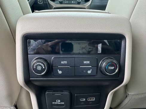 Used 2022 GMC Acadia Denali w/ Denali Ultimate Package FWD image 31