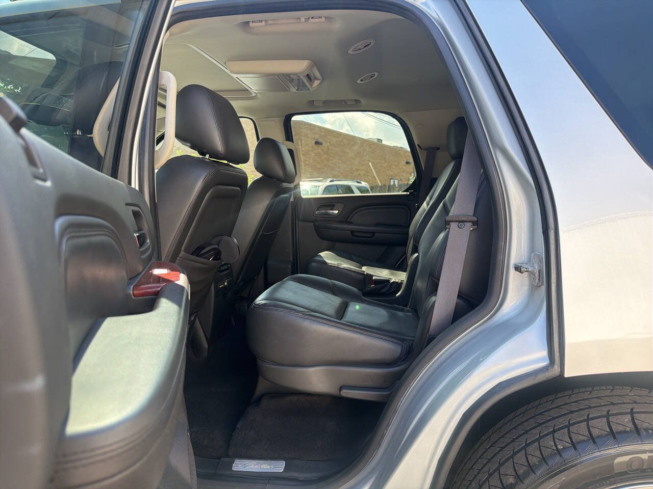 Used 2013 Cadillac Escalade Luxury AWD/4WD image 10
