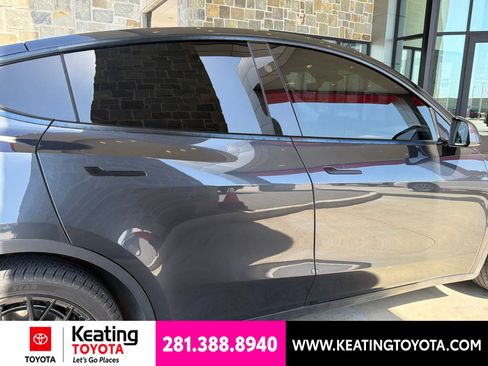 Used 2024 Tesla Model Y Long Range AWD/4WD image 2