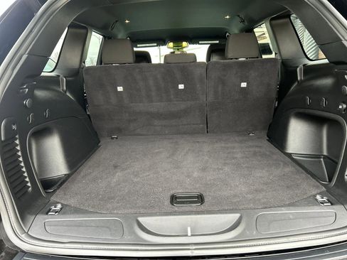 Used 2021 Jeep Grand Cherokee Laredo image 5