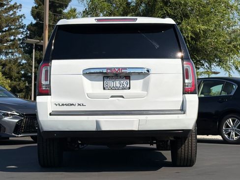 Used 2020 GMC Yukon XL Denali RWD image 16