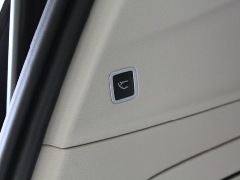 Used 2017 Chrysler Pacifica Limited w/ UConnect Theater Package image 32