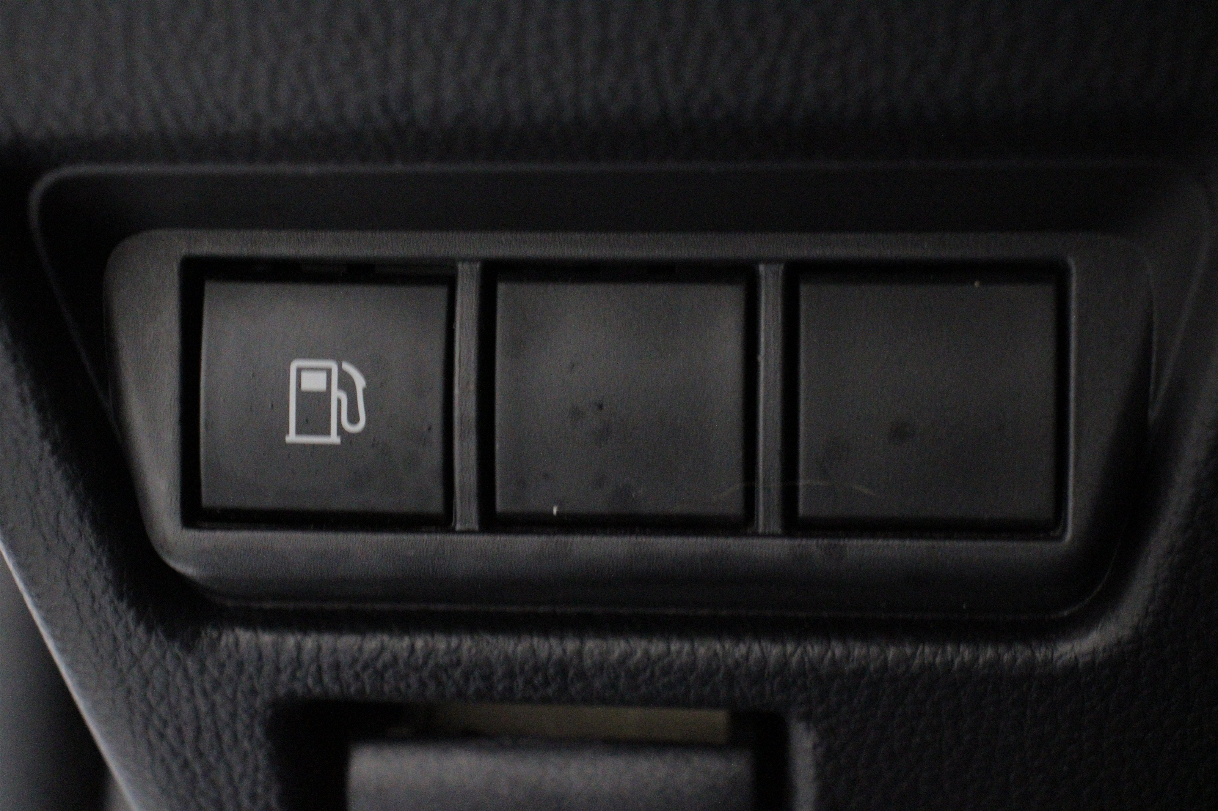 Used 2024 Toyota Prius LE FWD image 12