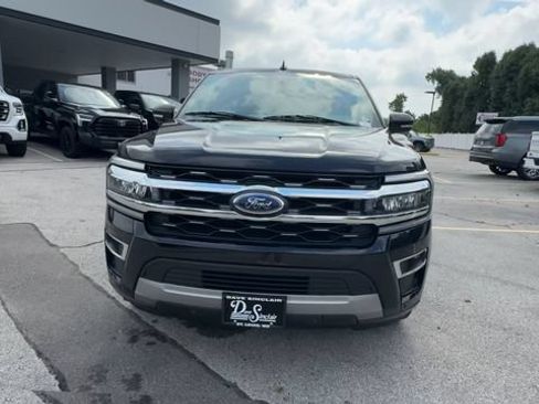 Used 2024 Ford Expedition Limited AWD/4WD image 3