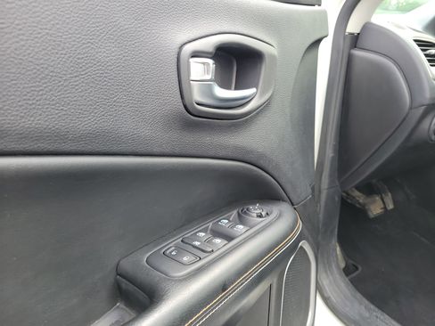 Used 2019 Jeep Compass Sport image 18