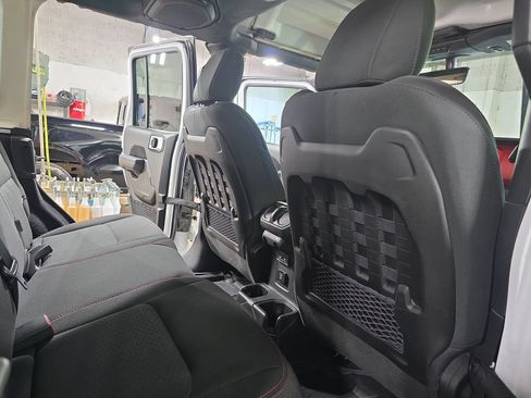 Used 2022 Jeep Wrangler Unlimited Rubicon w/ Xtreme Recon 35" Tire Package AWD/4WD image 11