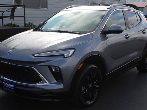 Used 2024 Buick Encore GX Sport Touring image 2