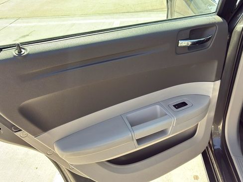 Used 2008 Chrysler 300 LX RWD image 25