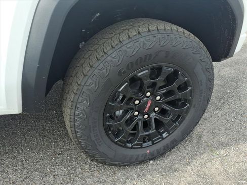 New 2026 GMC Canyon Elevation image 9