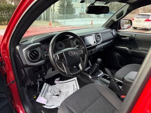 Used 2016 Toyota Tacoma TRD Sport w/ Towing Package image 19