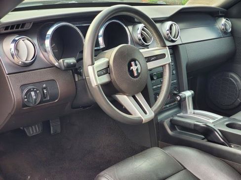 Used 2007 Ford Mustang Convertible RWD image 7