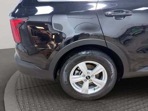 Used 2023 Kia Sorento LX image 24