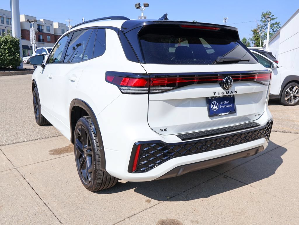 Certified 2025 Volkswagen Tiguan SE R-Line AWD/4WD image 3