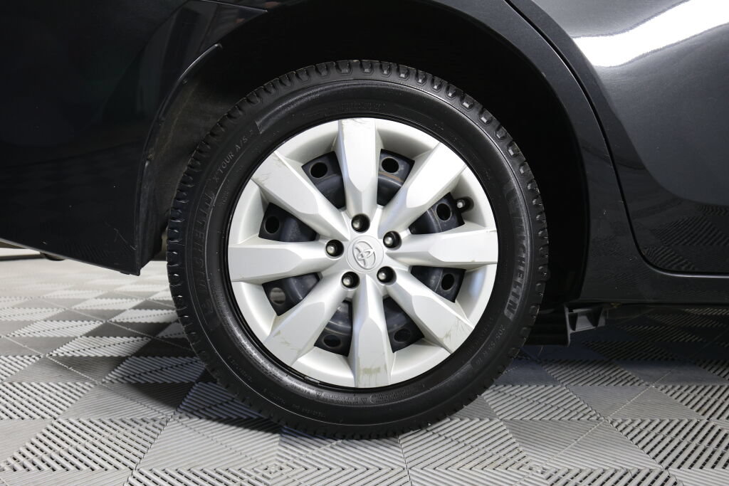 Used 2014 Toyota Corolla LE FWD image 7