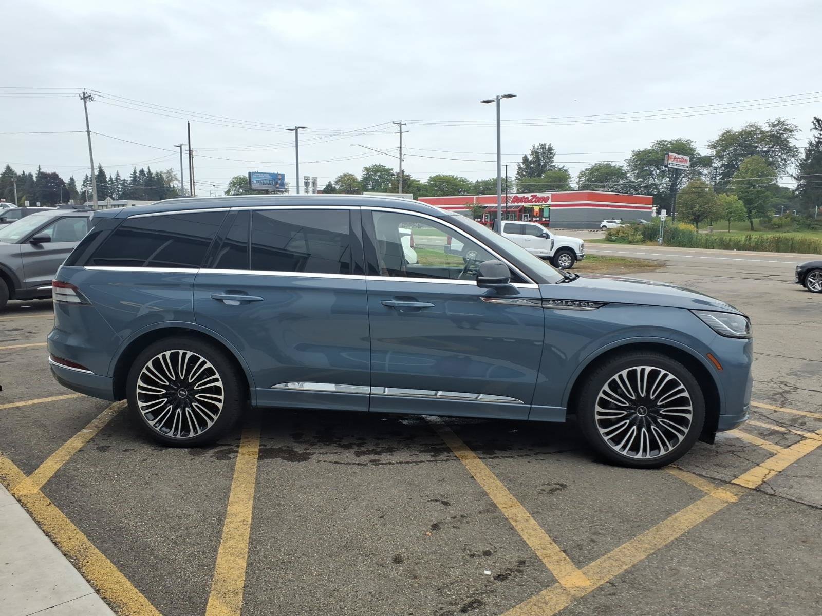 Used 2025 Lincoln Aviator Black Label AWD/4WD image 7