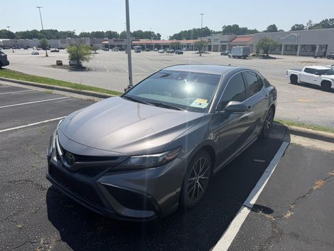 Used 2023 Toyota Camry SE FWD image 13
