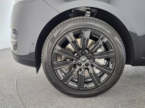 Certified 2025 Land Rover Range Rover SE AWD/4WD image 9
