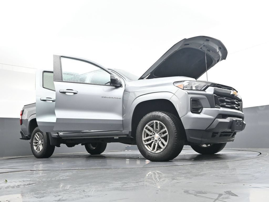 Used 2023 Chevrolet Colorado LT AWD/4WD image 48