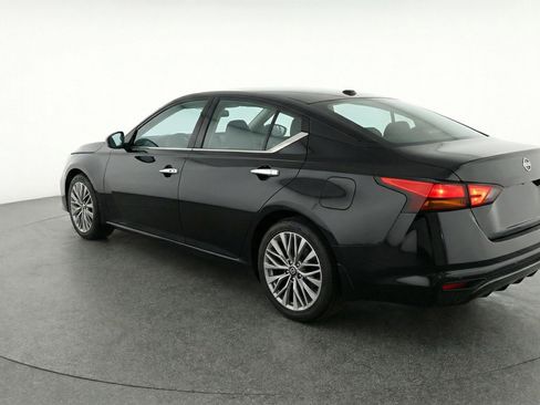 Used 2025 Nissan Altima 2.5 SV FWD image 6