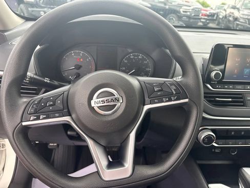 Used 2022 Nissan Altima 2.5 S FWD image 18