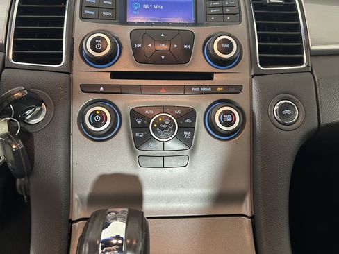 Used 2015 Ford Taurus SEL AWD/4WD image 18