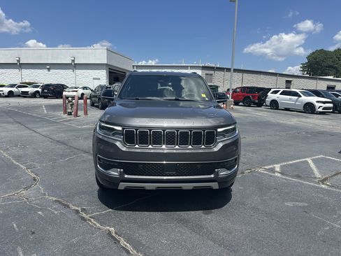 Used 2024 Jeep Wagoneer L Series II RWD image 4
